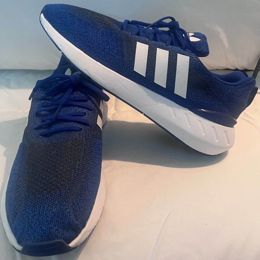 Adidas Men Swift Run 22 Sneaker
